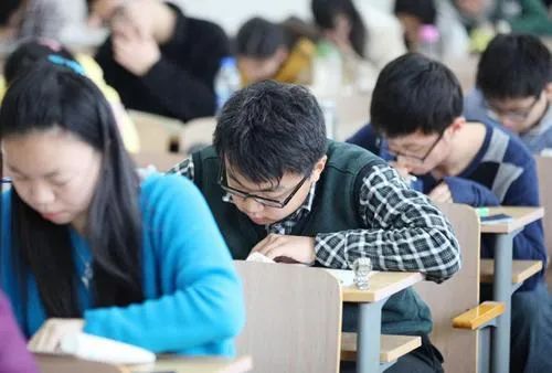 流言终结 创冠教育为您揭秘——自考学历不能考公务员？假的！